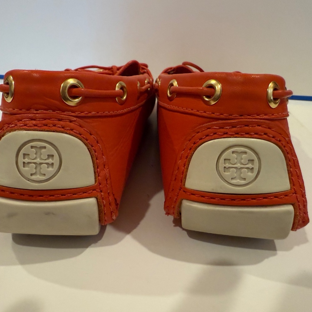 Tory Burch driving mov - Picture 5 of 6